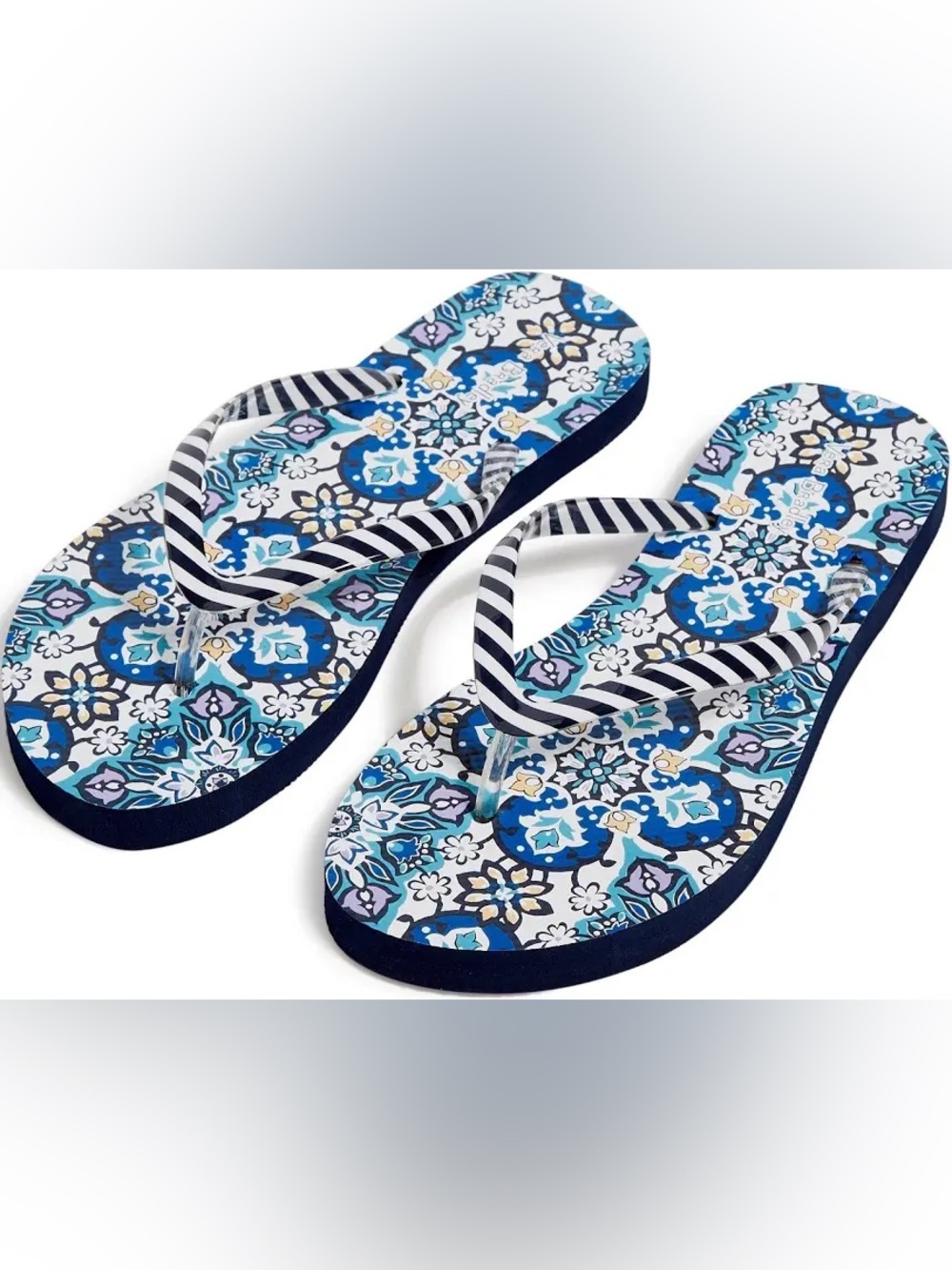 Vera Bradley Lisbon Medallion Cool flip flops sz Large